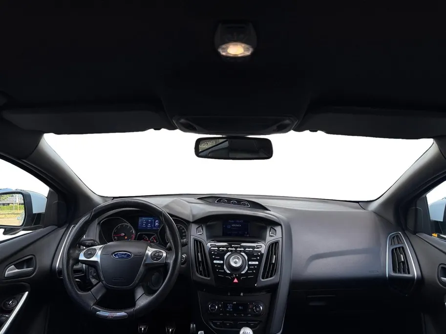 Ford Focus Wagon 2.0 EcoBoost ST-3 |Dealer onderhouden| Recaro-Stoelen | Parkeer Camera | Leder | Cruise Control | Climate Control | Parkeer Sensoren |