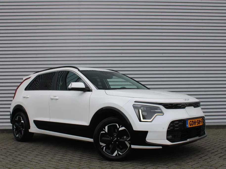 Kia Niro EV Edition Advanced 64.8 kWh | Stuur-/stoelverwarming | Elektr. stoelverstelling | Camera | Cruise adapt. | 17'LM | Clima | 17% bijtelling |