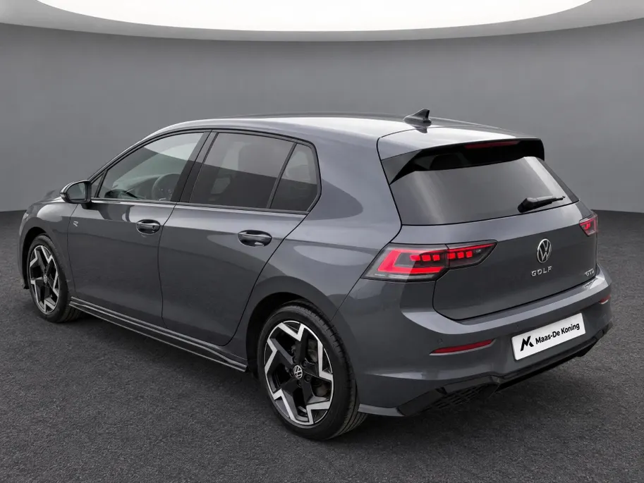 Volkswagen Golf 1.5eTSI/150PK R-Line · Navigatie · Trekhaak · Apple/Android Car Play · Dodehoeksensoren · Stoelverwarming ·  Garantie t/m 08-01-2031 of 100000km.