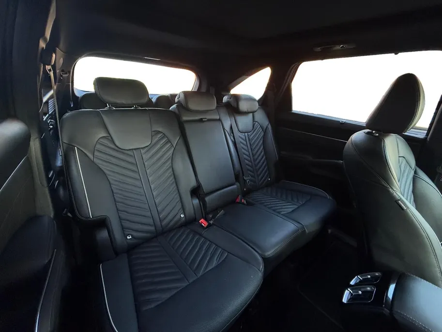 Kia Sorento 1.6 T-GDi Plug-in Hybrid 4WD ExecutiveLine 7p | Navi | Clima | 360° Camera | Stoelventilatie | Stoel-/Stuurverwarming | Cruise Control | Keyless Entry | 7-Persoons|