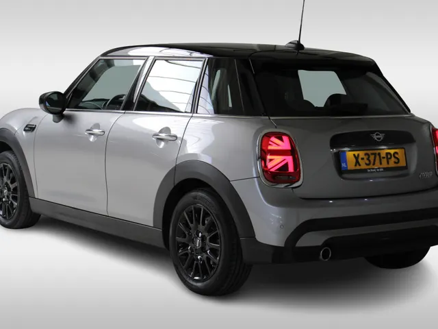 MINI Cooper Mini 1.5 Camden Edition Automaat | Navigatie | Climate Control | Cruise Control