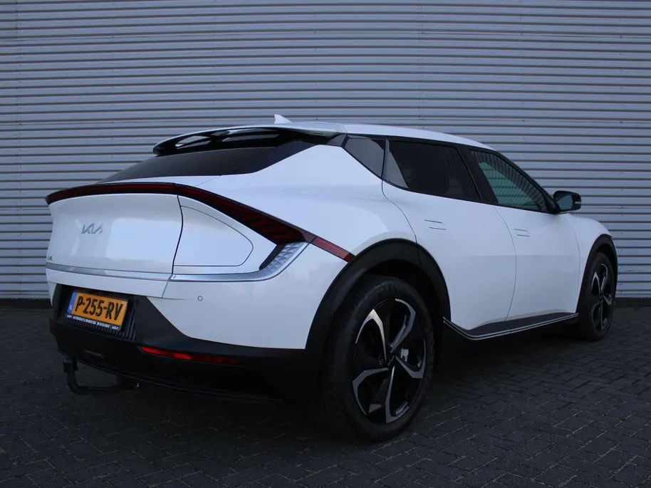 Kia EV6 Air 58 kWh | Trekhaak | 20' LM | Stuur-/stoelverwarming | Camera | Navi | Cruise adapt. | Dodehoek detectie |