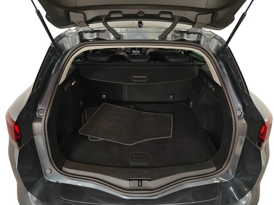 Renault Mégane Estate 1.3 TCe 140 Techno AUTOMAAT NAVI STOELVERWARMING AIRCO CAMERA CRUISE CONTROLE APPLE CARPLAY ANDROID AUTO TREKHAAK (TREKGEWICHT 1750KG) ZEER MOOIE AUTO