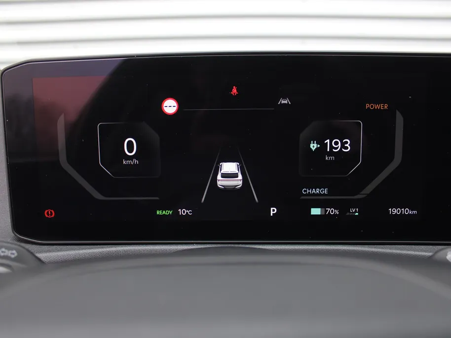 Kia EV6 Light Edition 63 kWh | Stuur-/stoelverwarming | Camera | 19' LM | LED | Adap. Cruise | Clima | Draadloze telefoonlader | 17% bijtelling |