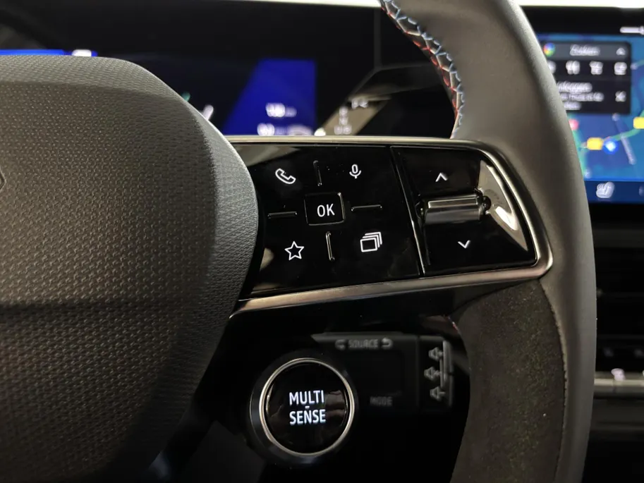 Renault Clio 160PK Hybrid Esprit Alpine Automaat | DEMO | Harman Kardon Audio | 360 Camera | Adaptive Cruise Control | Stoelverwarming | Apple CarPlay/Android Auto | Climate Control | Full LED | Lichtmetalen Velgen | Sportstoelen |