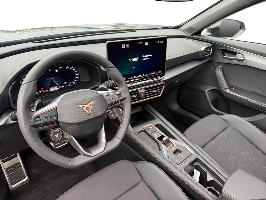 CUPRA Formentor 1.5 TSI e-Hybrid Business | Panoramadak | Stuur verwarming etc! | Trekhaak | Super compleet en helemaal nieuw!
