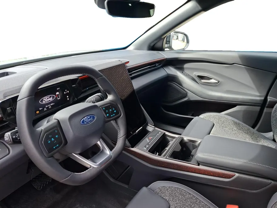 Ford Explorer Collection Extended Range RWD 79 kWh | €3.500.- korting | 0,99% rente | Direct leverbaar | Trekhaak | B&O | Driver assistance pack
