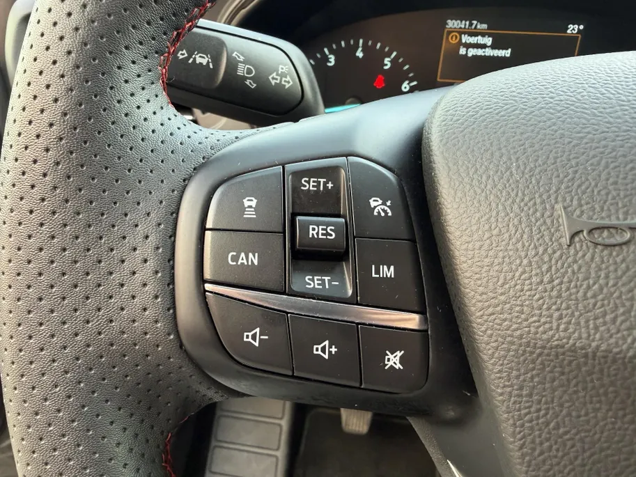 Ford Focus Wagon 1.0 EcoBoost Hybrid ST Line