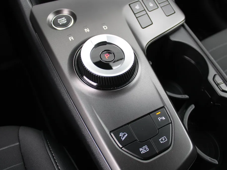 Kia Sportage 1.6 T-GDi Hybrid DynamicLine | Stuur-/stoelverwarming | Camera | Elek. stoelverstelling | Cruise adapt. | LED |  Telefoonlader | 18' LM | Clima |