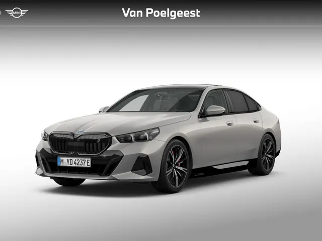 BMW i5 Sedan