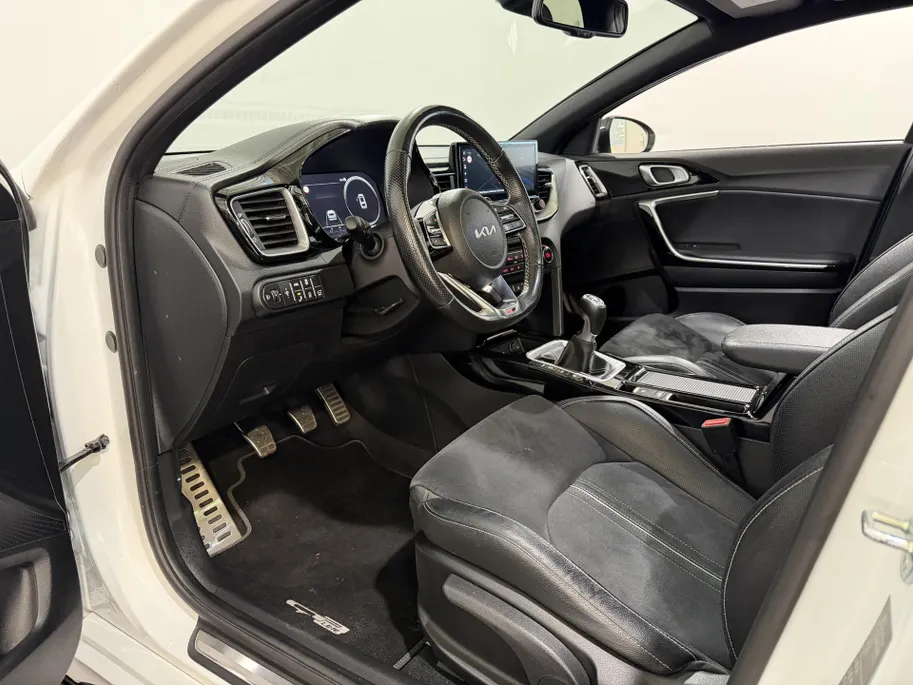 Kia ProCeed 120PK T-GDi GT-Line | Schuif/Kantel Dak | Stoel & Stuurwiel Verwarming | Elektrische Achterklep | Camera | Apple CarPlay/Android Auto | Full LED | All Season Banden |