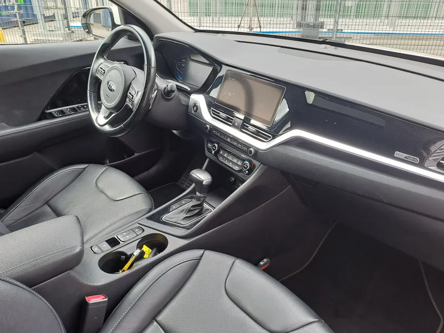 Kia Niro 1.6 GDi Hybrid DynamicPlusLine |  Schuif-kanteldak | Stuur en voorstoelen Verwarmd | Leer | Automaat | Camera  | Navi