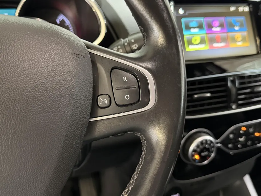 Renault Clio 90PK TCe Intens | 1e eigenaar | Camera | Parkeersensoren | Climate Control | Lichtmetalen Velgen | Full LED | Half Leder | Bluetooth |