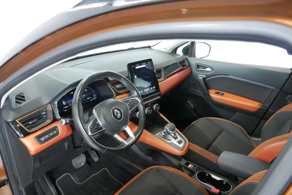 Renault Captur 1.6 E-Tech Plug-in Hybrid 160 Business *Aut*Navi+Camera*Climate*Stoel Verw.*Sportieve Auto!
