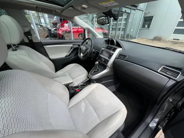 Toyota Verso 1.8 VVT-i Dynamic Business Top 5 editie AUTOMAAT | TREKHAAK | A.CAMERA | STOELVERWARMING | PANORAMADAK | 17INCH LMV | NED. AUTO |