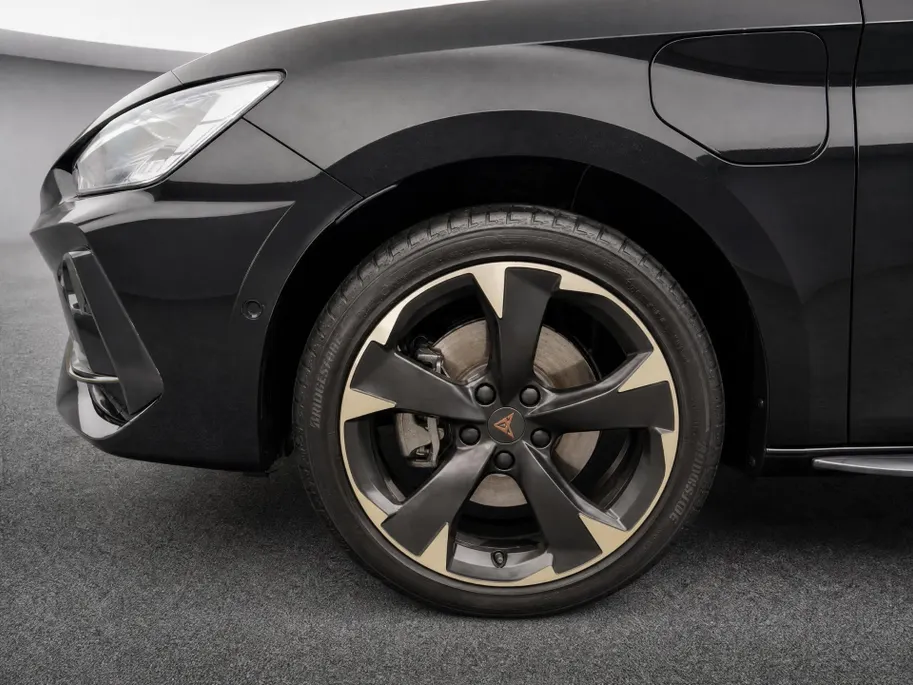 CUPRA Leon 1.5 TSI e-Hybrid Business 204 PK l Intelligent Drive l Panoramadak l Dynamic Design l Sennheiser