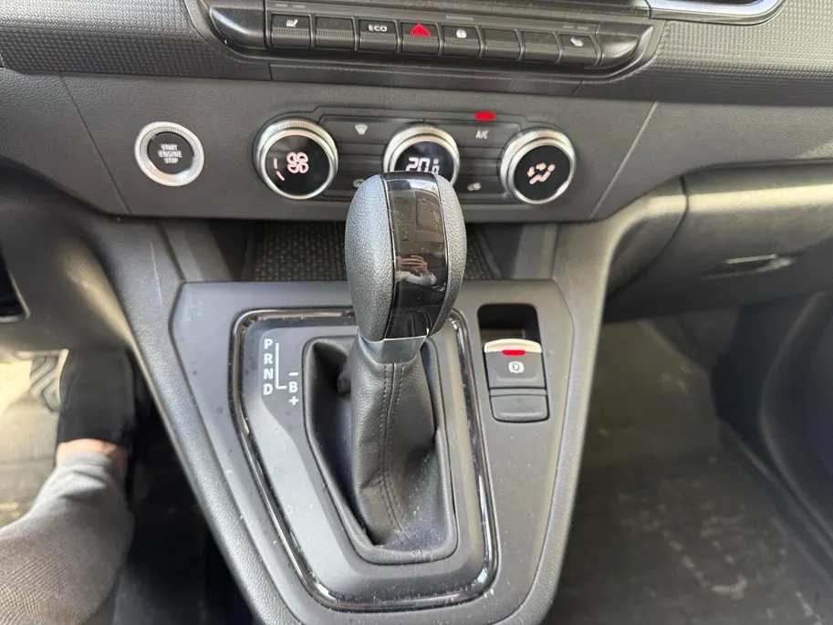 Renault Kangoo E-Tech Extra L1 44 kWh AUTOMAAT AIRCO CAMERA PARKEERSENSOREN CRUISE CONTROLE TREKHAAK CLIMATE CONTROL STOELVERWARMING APPLE CARPLAY ANDROID AUTO METEEN RIJDEN