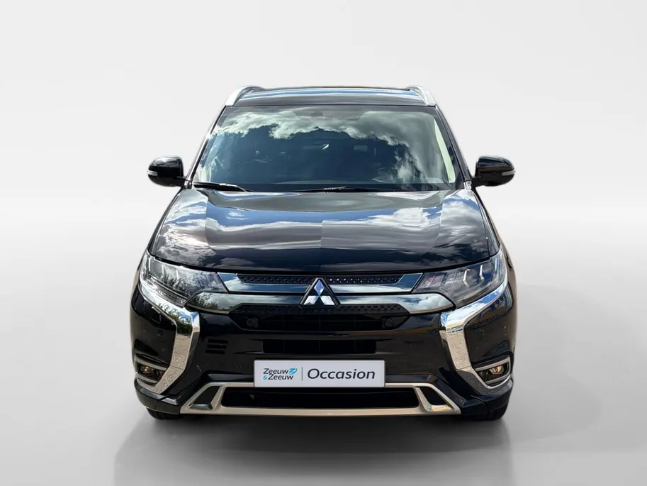Mitsubishi Outlander 2.4 PHEV Intense Apple Carplay/Android Auto , electronic climate controle , leder , stoelverwarming , lm velgen , cruise , trekhaak .