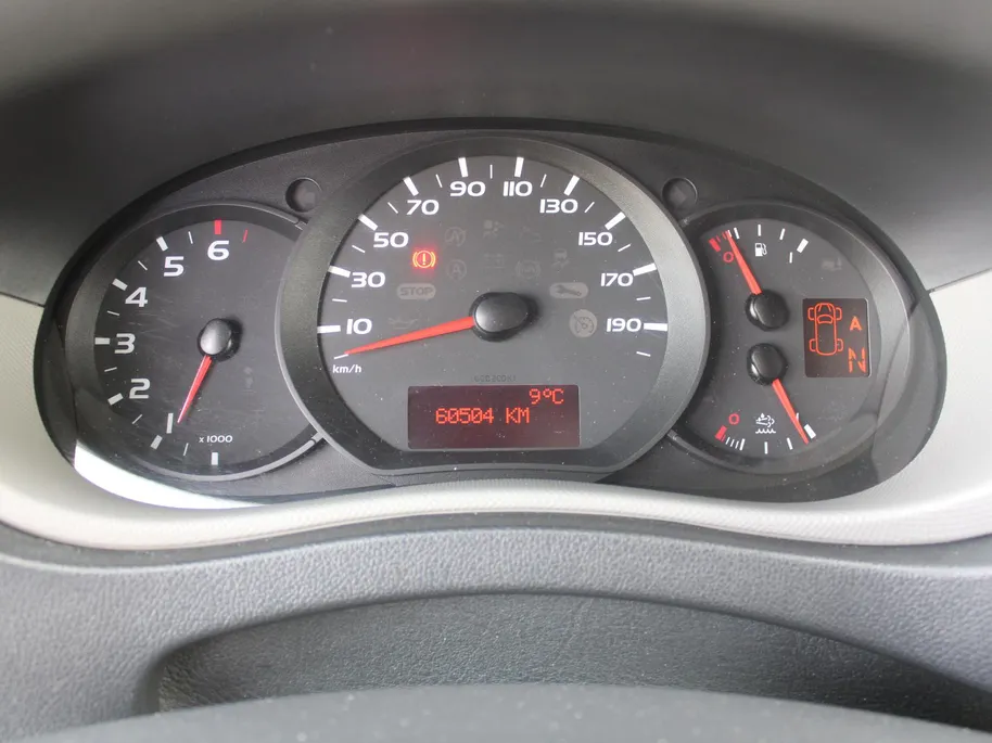 Renault Master T33 2.3 dCi L2H2 Stop & Start | Automaat | Trekhaak | Camera | Airco | Navi | Cruise | 16' LM | PDC | Licht-/regensensor | Volledig betimmerd |