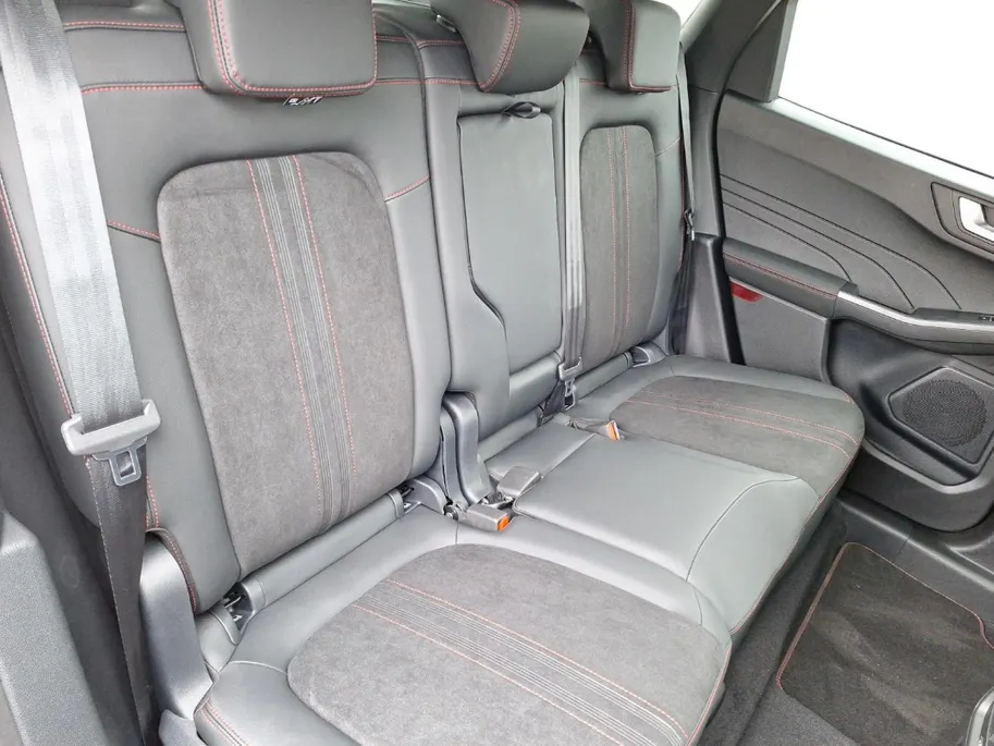 Ford Kuga 2.5 PHEV ST-Line X | Winterpack | El. Trekhaak | Panoramadak | 19' Lichtmetaal | 360Camera | Matrix Ledkoplampen | El. Achterklep | Adaptive cruisecontrol | Dodehoekdetectie | El verst. voorstoelen |