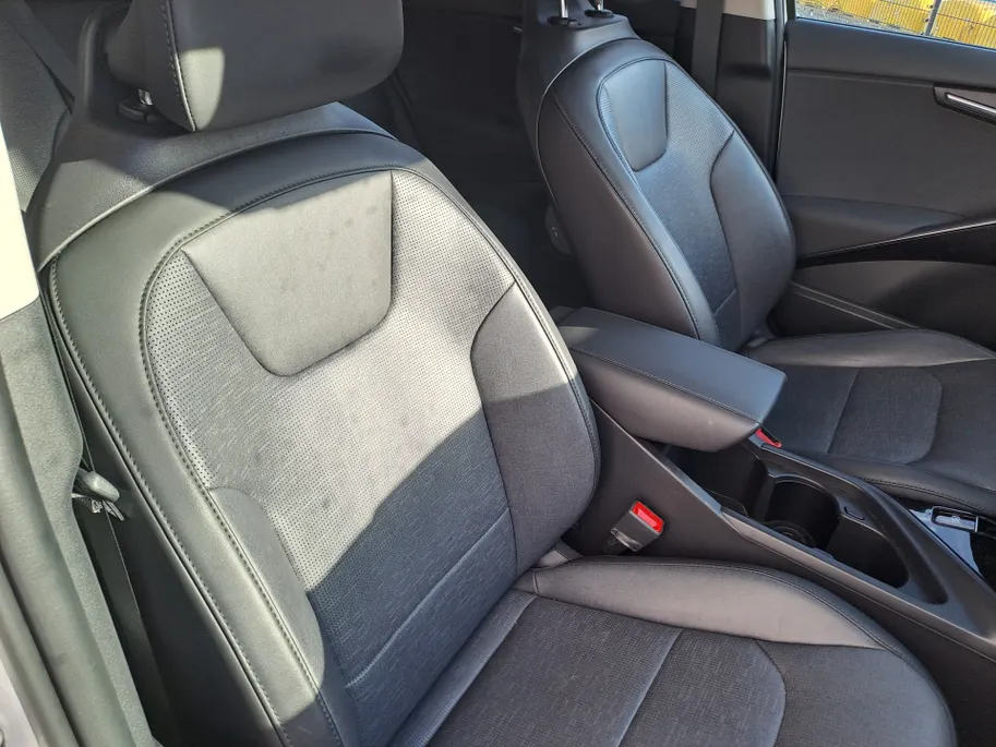 Kia Niro EV ExecutiveLine 64.8 kWh | Automaat | 100% Elektrisch | Schuifdak | Leder | Navigatie | Camera | Harman Kardon | Cruise control adaptief  | Stoel en stuur verwarming en verkoeling | SOH 97,6%