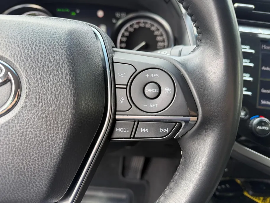 Toyota Camry 2.5 Hybrid Premium | APPLE CARPLAY EN ANDROID AUTO | LM VELGEN | LEDER | STOELVERWARMING | CRUISE | NAVI |