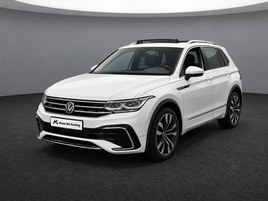 Volkswagen Tiguan 1.5 TSI 150pk DSG R-Line · Panoramadak · Camera · Trekhaak · Harman Kardon Sound  · Apple/Android Car Play · Keyless · Matrix LED · Stuur- & Stoelverwarming ·