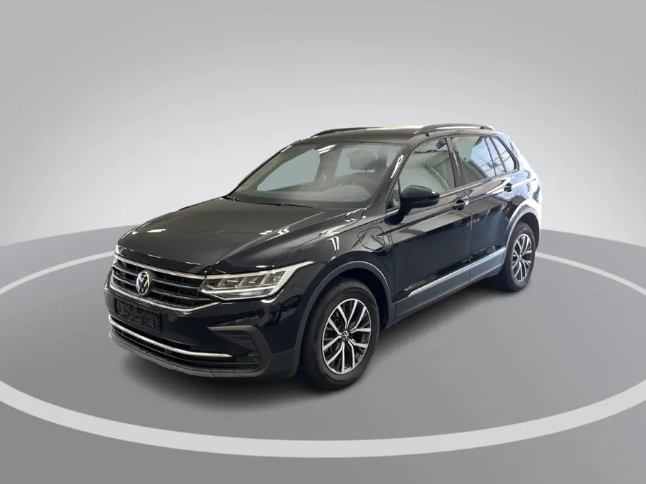 Volkswagen Tiguan 1.4 TSI eHybrid 245pk DSG Life Business · Camera · Inklap. Trekhaak · Stuur- & Stoelverwarming · Apple/Android Car Play · Elek. Achterklep ·