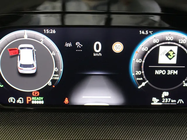 Volkswagen Golf 1.5 GTE 272PK Panoramadak | Trekhaak | 18' Richmond | DCC | Leder | El. stoelverstelling