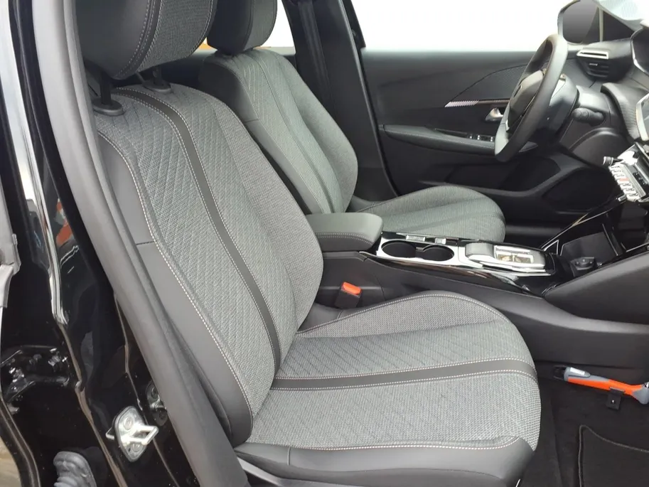 Peugeot e-208 EV Allure Avantage 51 kWh Automaat | Navigatie | Airco | 1 jaar Garantie