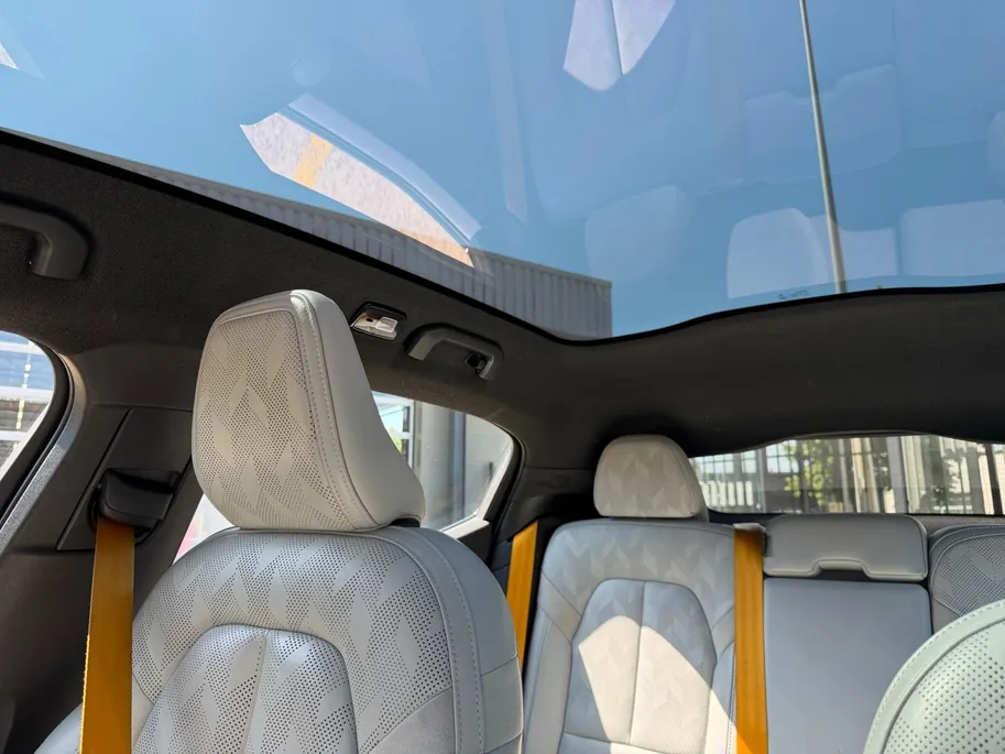 Polestar 2 Long Range Dual Motor Performance Plus 82 kWh 90 % SOH! Uniek 469PK | Gele gordels + klauwen | Full leather | Glassroof | Stoelverwarming + verkoeling |