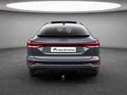 Audi Q6 e-tron S edition 306pk performance 100 kWh · Panoramadak · Luchtvering · Trekhaak · 360 Camera · Warmtepomp · Head-Up · Elek. Voorstoelen · 21'' Inch · 24-11-2030 of 100.000km