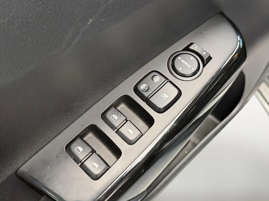 Kia Picanto 1.0 DPi DynamicLine RESTERENDE FABRIEKSGARANTIE T/M 2033 | Apple Carplay / Android Auto | Lichtsensor | Cruise Control | Camera Achter | 14'Lichtmetalen Velgen | Airconditioning