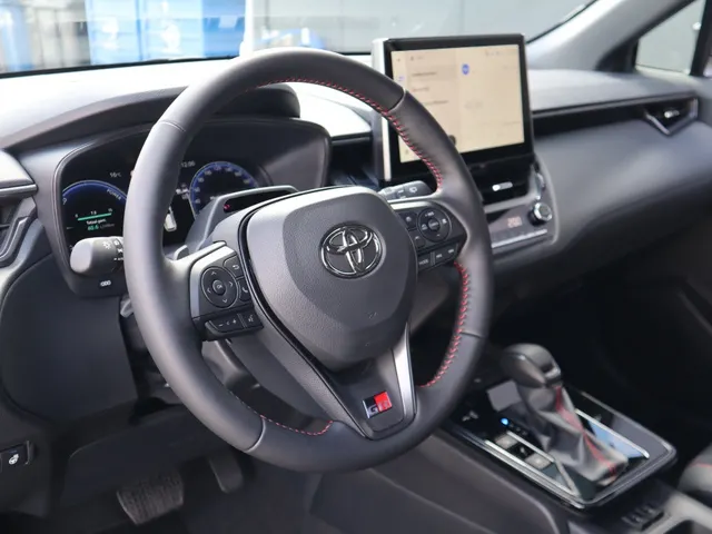 Toyota Corolla Cross Hybrid 180 GR Sport | Stoel/Stuur Verwarming | Blindspot