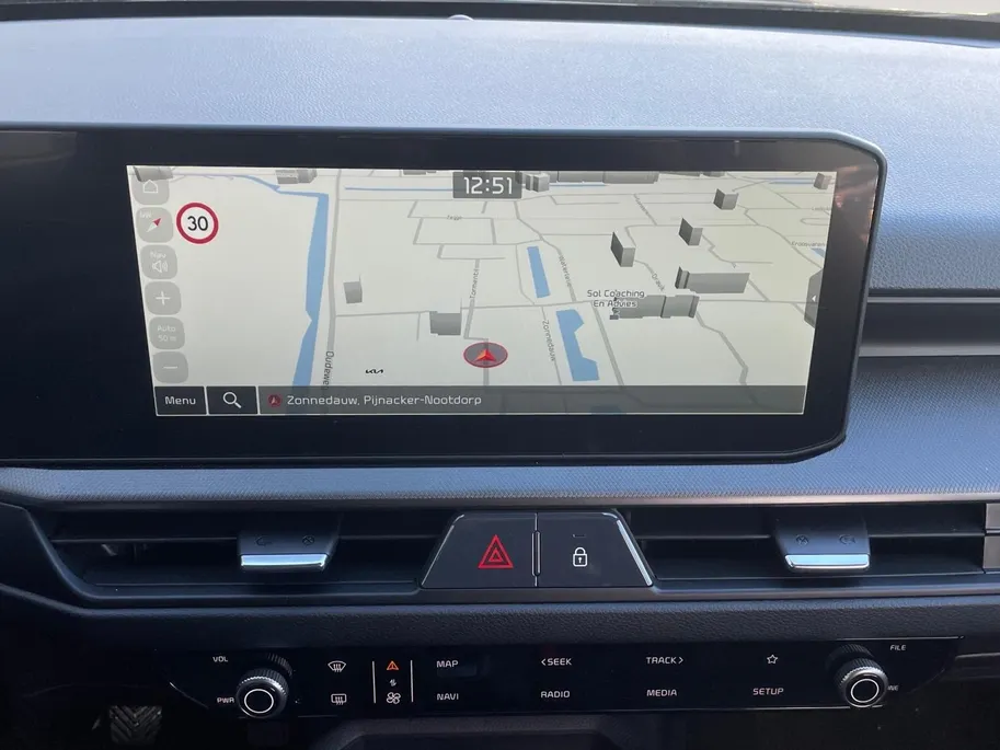 Kia Stonic 1.0 T-GDi MHEV DynamicLine | Navigatie | Parkeer camera | Cruise control | Stoel + Stuur verwarming | DEMO