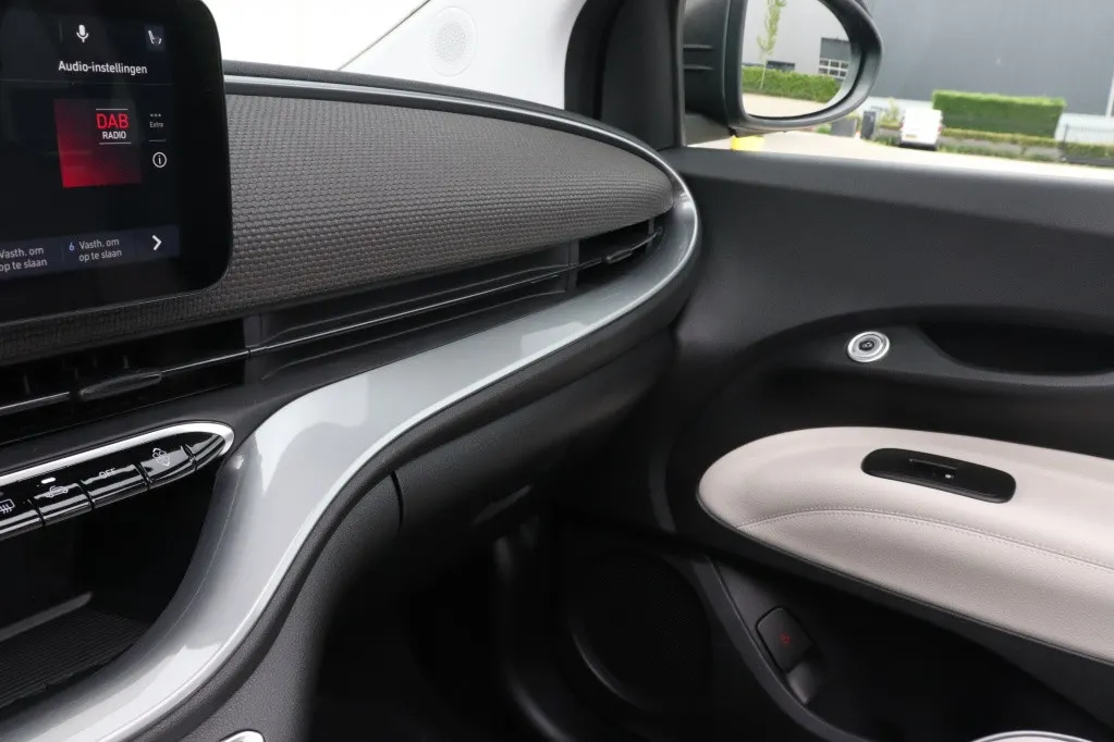Fiat 500C La Prima 42 kWh | 'Matt Grijs' | Technology | Winter | Camera | 17'