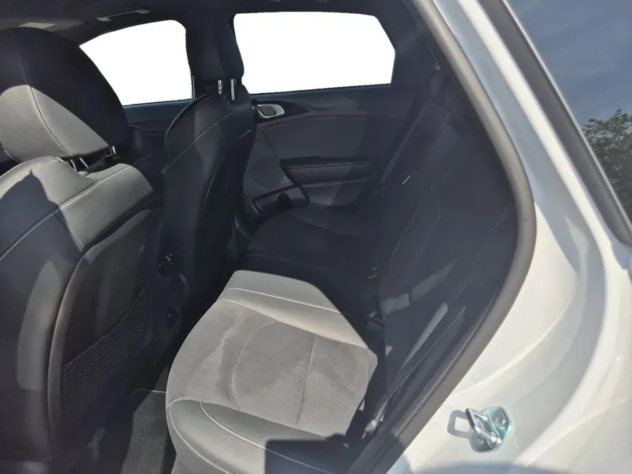 Kia Ceed 1.5 T-GDi GT-PlusLine | Airco | Navi | Camera | Privacy Glass | Panoramadak | AUTOMAAT |