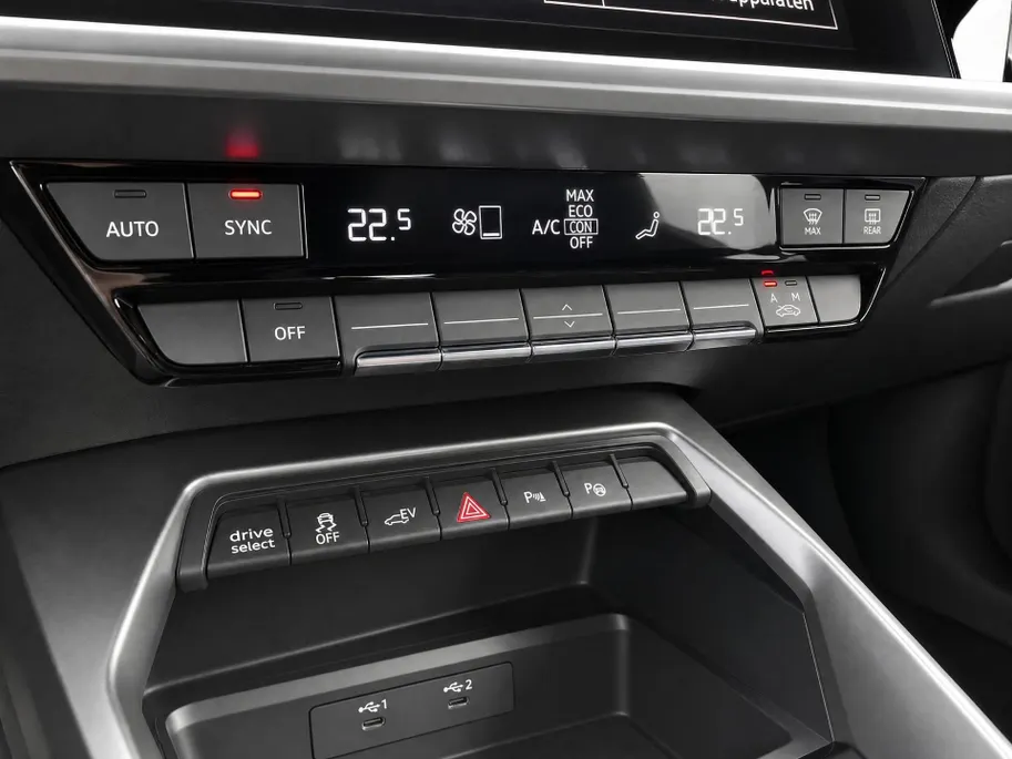 Audi A3 Sportback 40 TFSIe 150kW/204PK S Line · Panoramadak · Leder · Camera · Apple/Android Car Play · Drive select