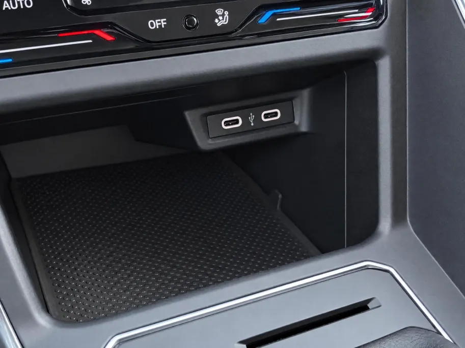 Volkswagen Polo 1.0 TSI 95pk DSG Style · Camera · Stoelverwarming · Apple/Android Car Play · Matrix LED · Digital Cockpit Pro · ACC ·