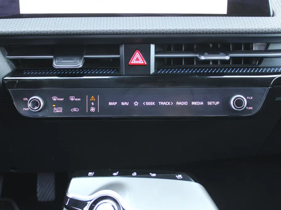 Kia EV6 Plus 77.4 kWh | Stuur-/stoelverwarming + ventilatie | Elektr. stoelverstelling + achterklep | Warmtepomp | 19" LM | Camera | LED |