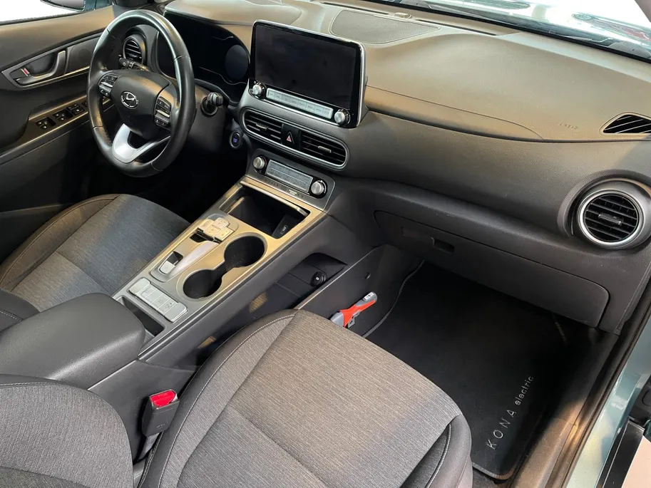 Hyundai Kona EV Fashion 64 kWh | Warmtepomp | Navigatie | Apple Carplay & Android Auto | 100% SOH | Adaptive cruise control | Climate control | Head-up display | Parkeersensoren achter |