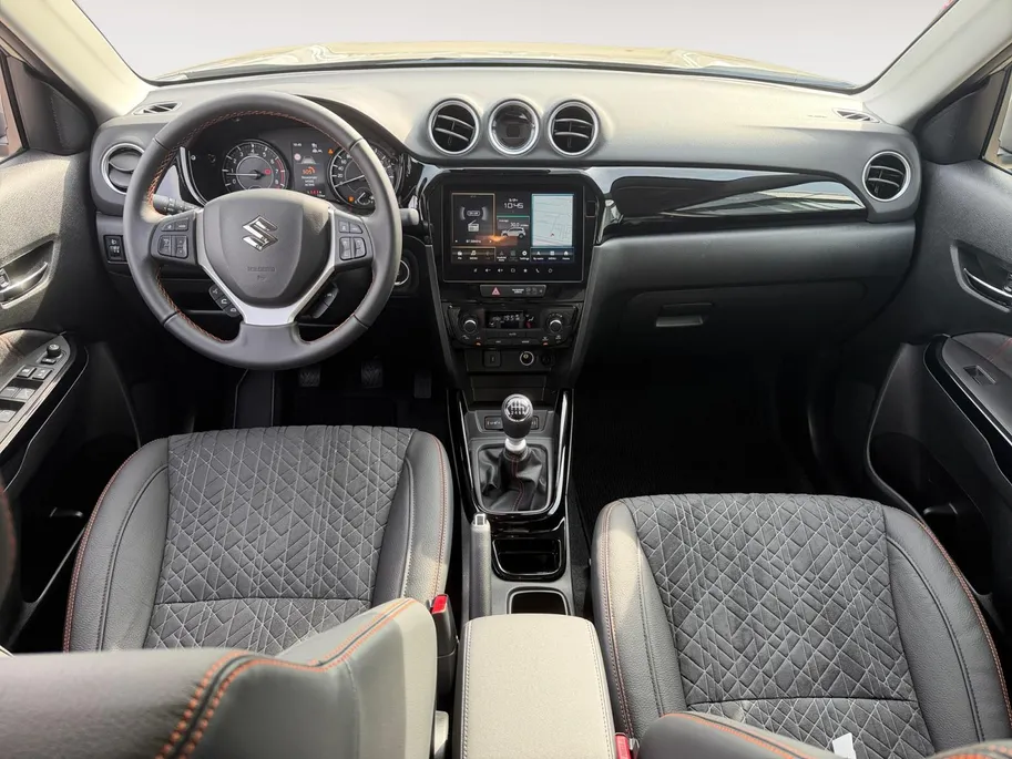 Suzuki Vitara 1.4 Boosterjet Smart Hybrid Special Edition | VOORRAAD! | €2200,- korting | Black Look | 17' zwarte lichtmetalen | Lederen en suède bekleding | Parkeersensoren Voor en achter