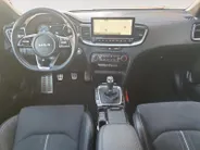 Kia ProCeed 1.5 T-GDi GT-Line | Stoel en stuurverwarming | Navigatie | Elektrische achterklep | Camera | Climate control | Apple Carplay / Android Auto |