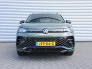 Volkswagen Tiguan 1.5 eHybrid R-Line Edition | Elek. trekhaak | Schuifdak | Stuur-/stoelverwarming + massage | Camera | 20' LM | HUD | LED | Dodehoek detectie | Nieuwstaat | BTW auto |