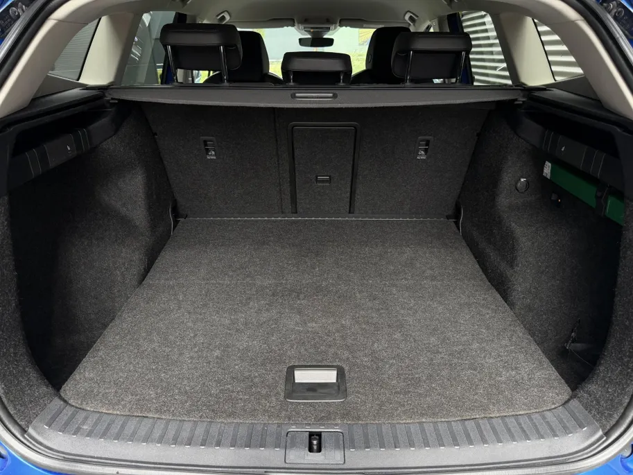 Škoda Enyaq iV 80 | Elektrisch verstelbare stoelen incl. geheugenfunctie | Stoel- en stuurverwarming | Elektrisch bedienbare achterklep | Lederen bekleding | Achteruitrijcamera | Parkeersensoren voor- en achter | Apple/Android Carplay