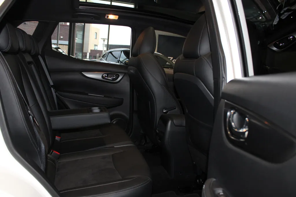 Nissan QASHQAI 1.3 DIG-T N-Tec | Trekhaak | 1500kg trekgewicht | Led verlichting | Half lederen bekleding | Apple carplay | Pro-pilot | 360grd camera | Half lederen bekleding | Wielkasten in kleur | pdc voor en achter | 160pk |