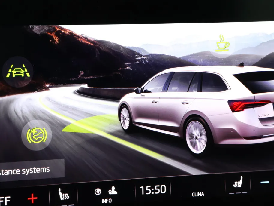 Škoda Octavia Combi 1.4 TSI iV PHEV 204pk DSG Business Edition · Stuur- & Stoelverwarming · Apple/Android Car Play · Cruise Control · Elek. Achterklep · Draadloze Telefoonlader ·