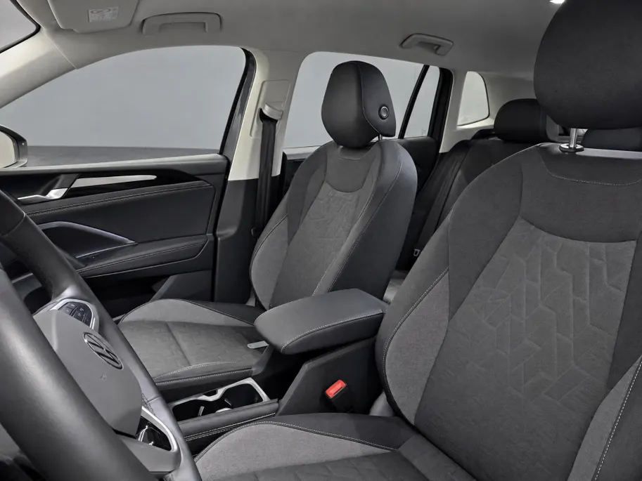 Volkswagen Tiguan 1.5 eTSI 130pk DSG Life Edition · 360 Camera · Inklap. Trekhaak · Dodehoeksensor · Apple/Android Car Play · Parkeerassistent ·