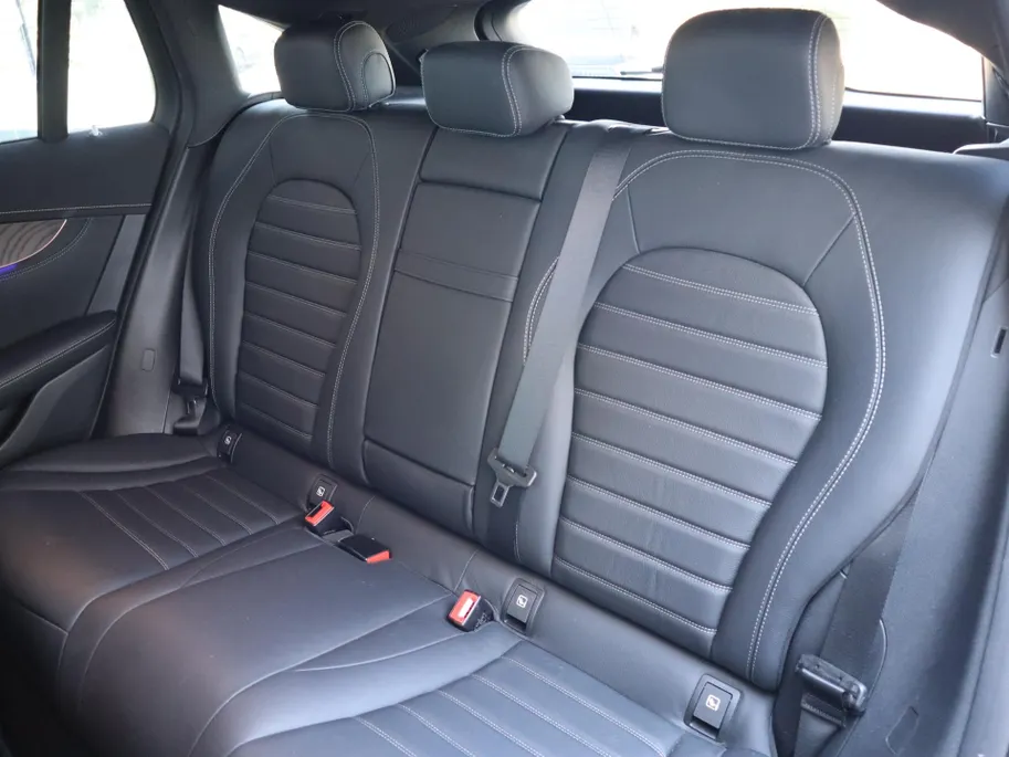 Mercedes-Benz EQC 400 4MATIC Premium Plus 80 kWh l Trekhaak l Keyless l Stoelverwarming