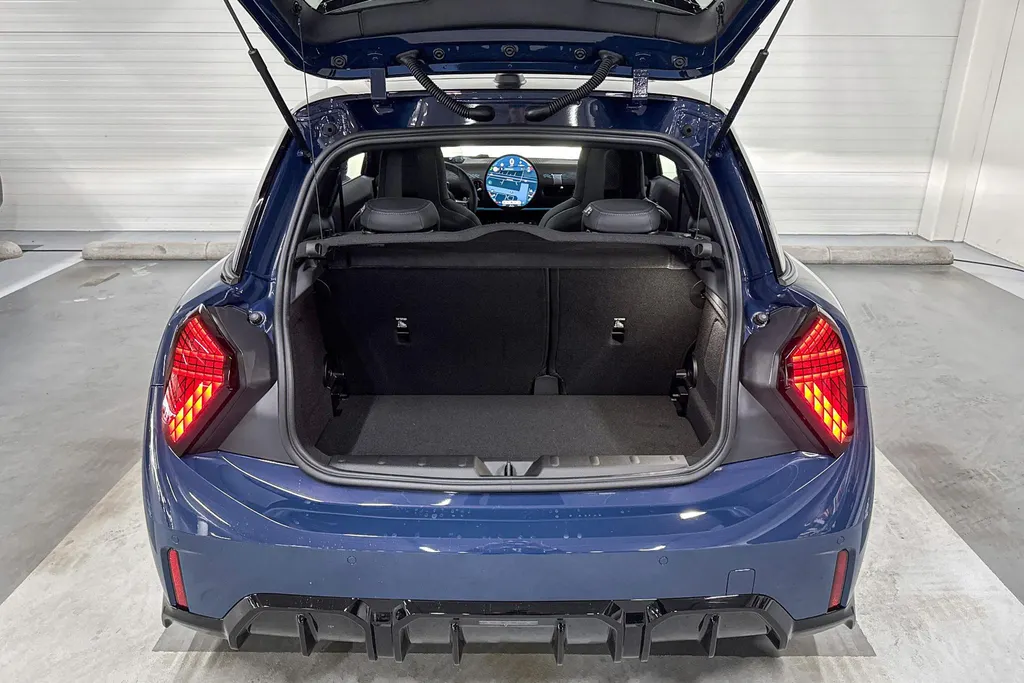 MINI Cooper 3-deurs Cooper C John Cooper Works S